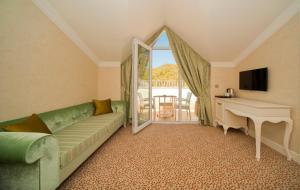 A seating area at Grand Gocek Hotel