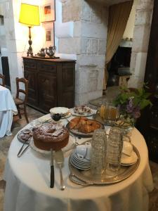 Jedlo v ubytovaní bed & breakfast alebo blízkom okolí