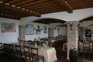Reštaurácia alebo iné gastronomické zariadenie v ubytovaní Agriturismo Colle del Sole