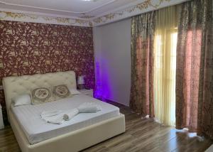 Кровать или кровати в номере Hotel Antalya - Beach Durres