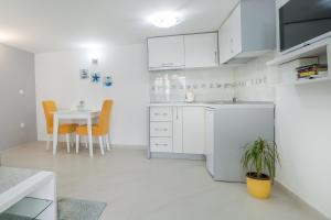 Köök või kööginurk majutusasutuses Apartments Teodo