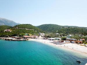 an aerial view of a beach with people in the water at Apartment Olive in Utjeha