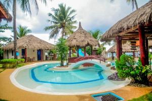 Bazén v ubytování Camaya-an Paradise Beach Resort nebo v jeho okolí