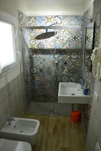 Et badeværelse på B&B Stella Maris Trapani Centro + 51 billeder