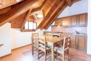 Η κουζίνα ή μικρή κουζίνα στο RESIDENCE-HOTEL CIMBRO +27 φωτογραφίες