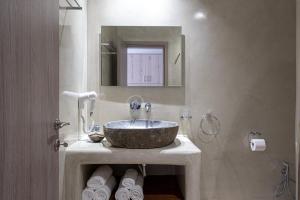 Cyclops Beach Apartments的一间浴室