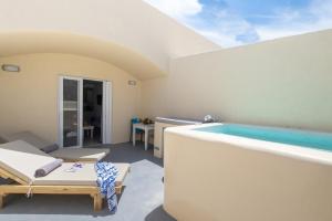 Cyclops Beach Apartments内部或周边的泳池