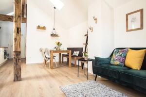 Posezení v ubytování Fewo-TS / Das Loft zum Wohlfühlen + 11 fotografií