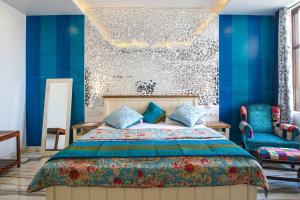 Un pat sau paturi într-o cameră la All Seasons Homestay