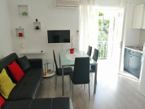 Kuchyňa alebo kuchynka v ubytovaní Apartment Roky