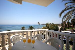 Balkón alebo terasa v ubytovaní Lovely beachfront apartment Puerto Banus Marbella