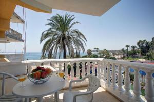 Balkón alebo terasa v ubytovaní Lovely beachfront apartment Puerto Banus Marbella