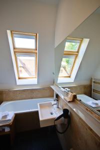 Koupelna v ubytování Qube Hotel Bergheim