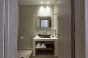 Cyclops Beach Apartments的一间浴室