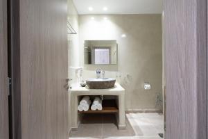 Cyclops Beach Apartments的一间浴室