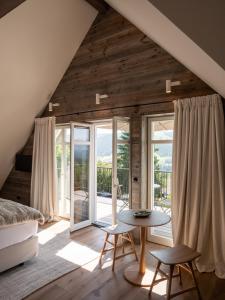 Postel nebo postele na pokoji v ubytování Alpenloge Design Hotel