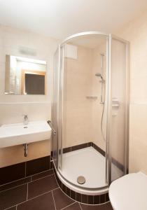 A bathroom at Gutshof Harlandleiten