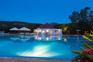 a view of a swimming pool at night at Cugnana Porto Rotondo Bungalows - Camping in Cugnana