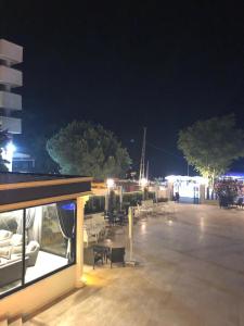 a night view of a patio with tables and chairs at Grand Vuslat Erdek in Erdek