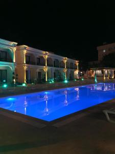 Swimming pool sa o malapit sa Grand Vuslat Erdek