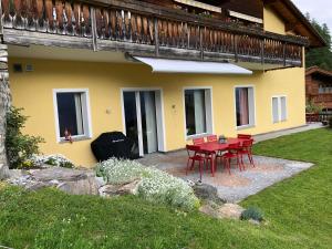 Aed väljaspool majutusasutust Ferienwohnung Lenzerheide - Lain