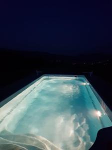 a view of a swimming pool at night at Chatki Niwki u Zbója in Krościenko +38 photos