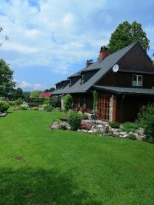 a house with a green lawn in front of it at Eskapada in Stronie Śląskie