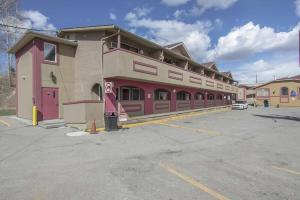 Gallery image of Canadas Best Value Inn Chinook Station in Calgary