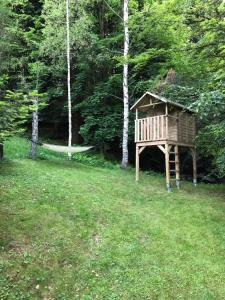 Vonkajšia záhrada v ubytovaní Mountain Cottage Lubomierz