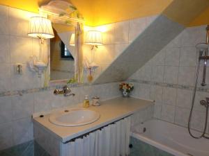 Koupelna v ubytování House Dobrila + 31 fotografií