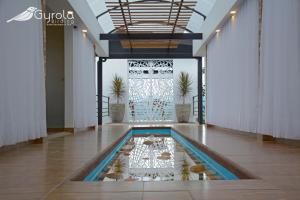 Bazén v ubytování Gyrola Birding Hotel Boutique nebo v jeho okolí