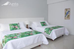 Postel nebo postele na pokoji v ubytování Gyrola Birding Hotel Boutique