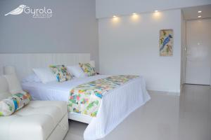 Postel nebo postele na pokoji v ubytování Gyrola Birding Hotel Boutique
