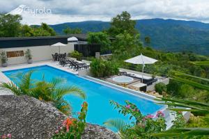 Bazén v ubytování Gyrola Birding Hotel Boutique nebo v jeho okolí