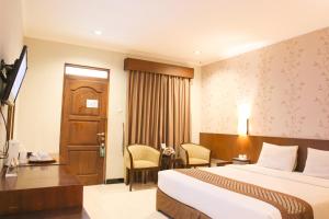 Postelja oz. postelje v sobi nastanitve Cakra Kembang Hotel