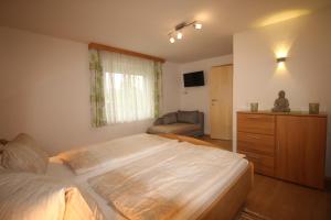 A bed or beds in a room at Kusternighof