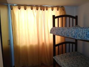 a curtain in a room with a bunk bed at Apartamentos Paipa in Paipa