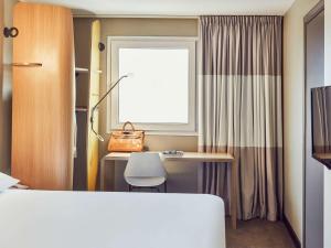 Postel nebo postele na pokoji v ubytování ibis Toulon La Valette