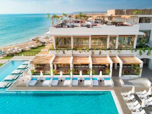 an aerial view of a hotel with a pool and the ocean at La Siesta Hotel & Beach Resort in Khaldah