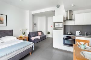 Η κουζίνα ή μικρή κουζίνα στο Sleepy3city Apartments Batorego 9 II