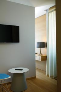 TV a/nebo společenská místnost v ubytování Buzë Boutique Hotel