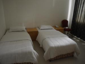 Letto o letti in una camera di Plaza Hotel