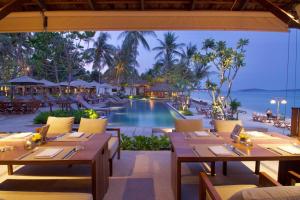 a restaurant with a view of the ocean at Banana Fan Sea Resort in Chaweng