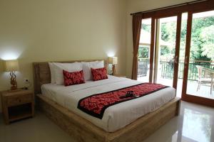 Postel nebo postele na pokoji v ubytování Gek House Ubud Bali