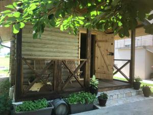 Taman di luar Eko Apartmani Krackovic