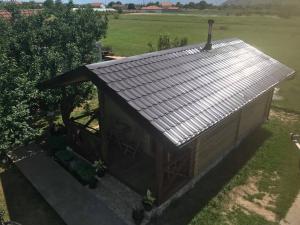 Bangunan di mana terletaknya rumah tamu ini