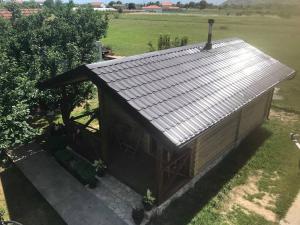 Bangunan di mana terletaknya rumah tamu ini
