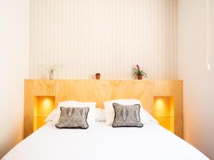 Postel nebo postele na pokoji v ubytování Stylish Apartment in the heart of Málaga with Pool
