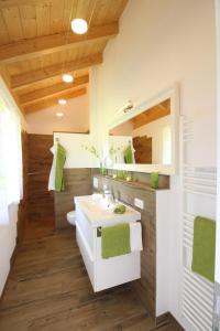Ein Badezimmer in der Unterkunft Haus Chiemsee-Blick
