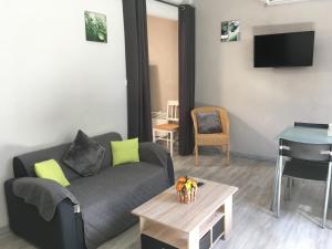 a living room with a couch and a table at Appartement Boucou in Buanes